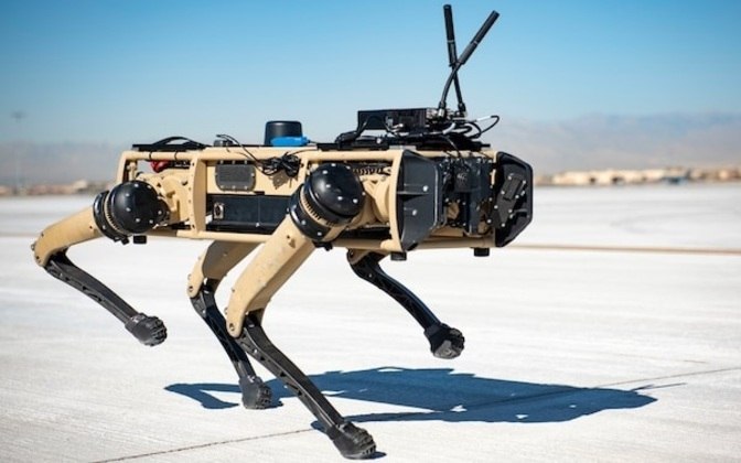 O Departamento de Segurança Interna dos Estados Unidos (DHS, na sigla em inglês) anunciou que testará robôs quadrúpedes, que lembram cachorros-robôs, como patrulheiros na fronteira do país com o México. De acordo com o site da agência, o dispositivo dará uma 'pata' amiga aos agentes da região