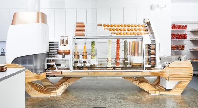 São necessários cinco minutos, de ponta a ponta, para que um hambúrguer seja produzido pelo robô da The Creator 