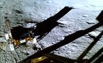 Nesta segunda imagem, a Pragyan já está com todas as suas rodas em solo lunar, completamente fora da Chandrayaan-3