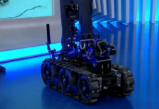 O robô, produzido pela empresa Icor, é operado pelos próprios agentes especialistas em desativar bombas, de forma remota. Eles usam um painel de controle, com um dispositivo muito semelhante a um tablet, e manuseiam o utensílio