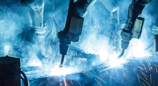  Muitos robôs industriais são inflexíveis demais para atender às demandas da interação humana