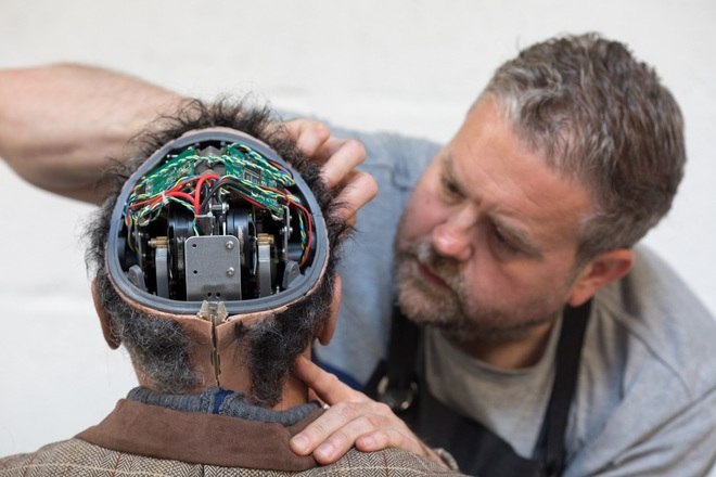 LÃ­der na criaÃ§Ã£o desse tipo de robÃ´, a Engineered Arts, localizada em Cornwall, no Reino Unido, jÃ¡ exportou suas mÃ¡quinas para diversos locais do mundo, seja para fins de entretenimento, informaÃ§Ã£o, educaÃ§Ã£o ou pesquisa