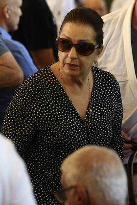 Ex-mulher de Robson, Vera Gracie compareceu para se despedir do ex-marido, que faleceu no último sábado (29)