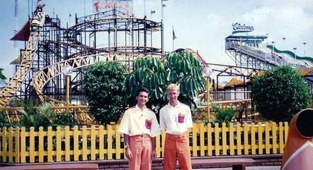 Robson e um colega de trabalho no Playcenter