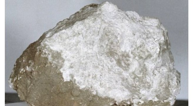 Durante a pesquisa, as amostras lunares fornecidas pela Nasa foram dissolvidas em ácido, para que os cientistas pudessem analisar a proporção das substâncias que as compõem