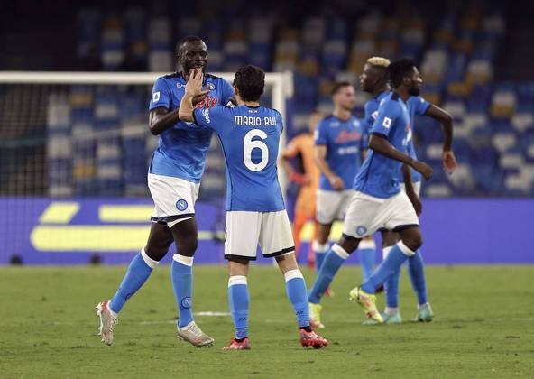 O Napoli conseguiu uma vitória muito importante neste sábado ao bater a Juventus por 2 a 1 em partida válida pela terceira rodada do Campeonato Italiano. A virada do Napoli saiu com gols de Politano e Koulibaly, enquanto a Juve marcou com Morata