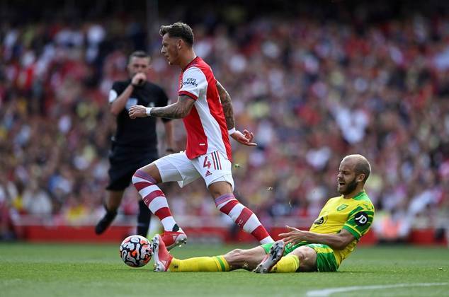 Após três derrotas nos três primeiros jogos, o Arsenal, enfim, venceu uma partida no Campeonato Inglês. Neste sábado, no Emirates Stadium, os Gunners bateram o Norwich pelo placar de 1 a 0, com gol de Aubameyang. O resultado tirou, momentaneamente, a equipe de Mikel Arteta da zona de rebaixamento