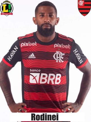 RODINEI - 5,5 - Um dos melhores do Flamengo em campo. Teve boas investidas pela direita e participou da jogada do gol do Matheuzinho. Porém, deu condição no lance do primeiro gol do Juventude.