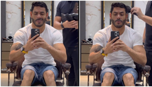 Sertanejo Rodolffo viraliza ao exibir pernas finas em vídeo: 'Faltou no treino'