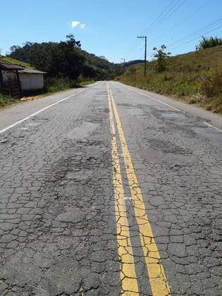 RJ 186, em Santo Antônio de Pádua (RJ). Foto tirada em 15 de julho de 2021