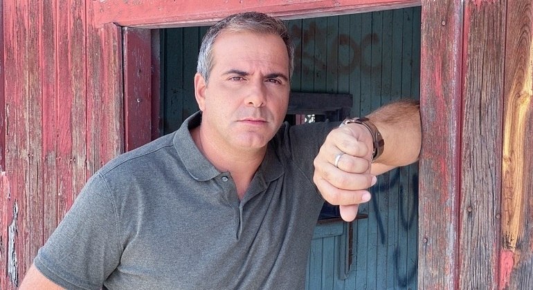 Rodrigo Alvarez apresenta segunda temporada do programa "Parados na Fronteira" 
