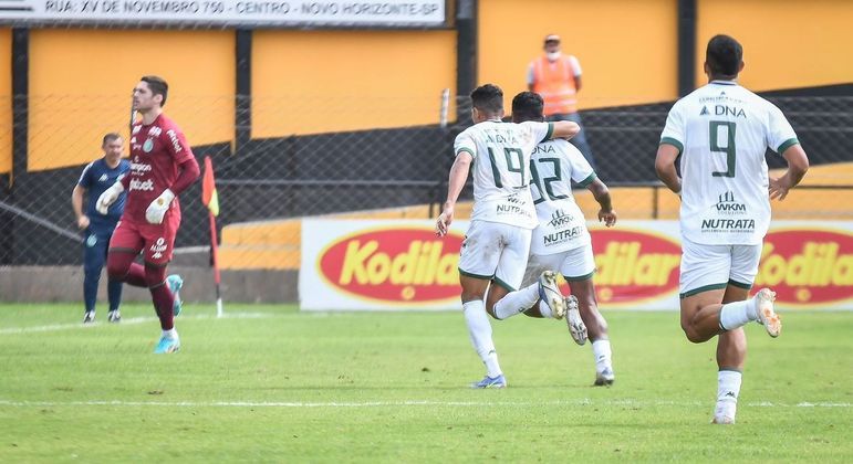 Rodrigo Andrade comemora gol marcado contra o Novorizontino