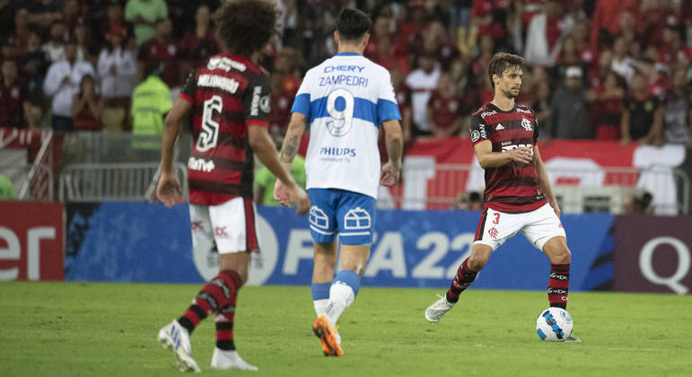Rodrigo Caio durante a partida entre Flamengo e Universidad Católica pela Libertadores