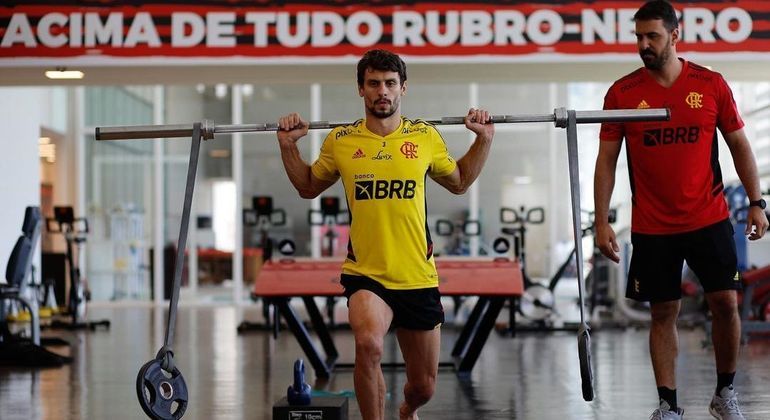 Rodrigo Caio não atua em partidas desde julho, quando sofreu a lesão
