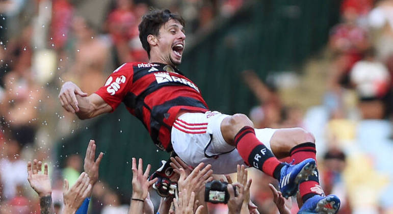 RIVER ADMITE VENDER DE LA CRUZ! ZAGUEIRO DA SELEÇÃO URUGUAIA NO