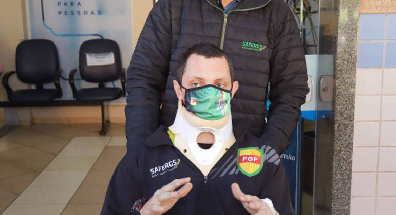 Rodrigo Crivellaro poderia ter morrido com o chute na cabeça. Ficará 3 meses com colete ortopédico