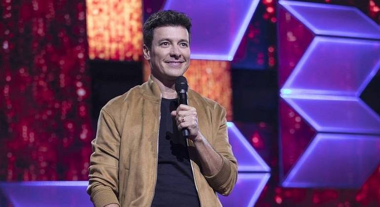 Rodrigo Faro comanda segundo episódio da quarta temporada do reality "Canta Comigo"