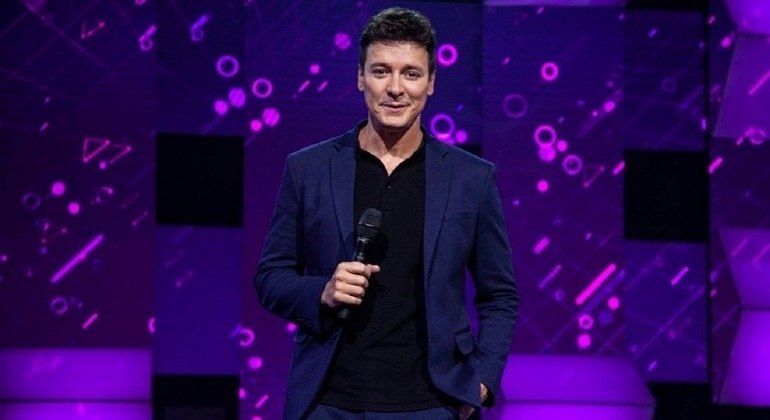 Rodrigo Faro grava nova temporada do “Canta Comigo Teen”