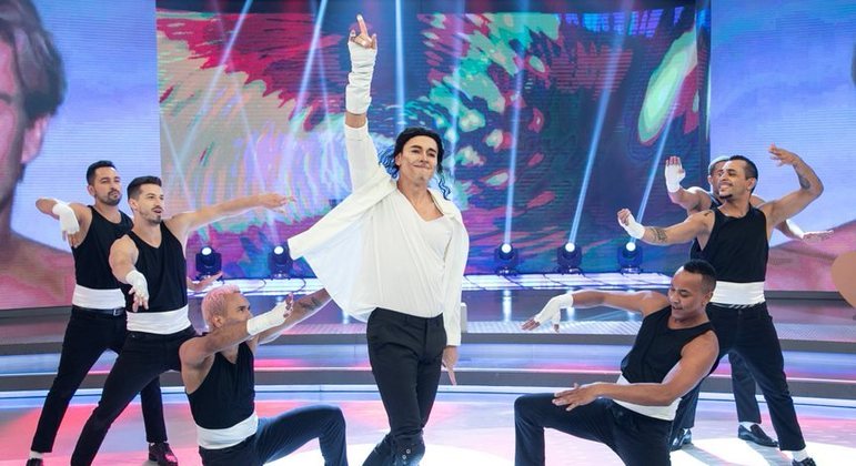 13 anos após o primeiro Dança Gatinho e a partida de Michael Jackson, Rodrigo Faro faz homenagem especial ao astro