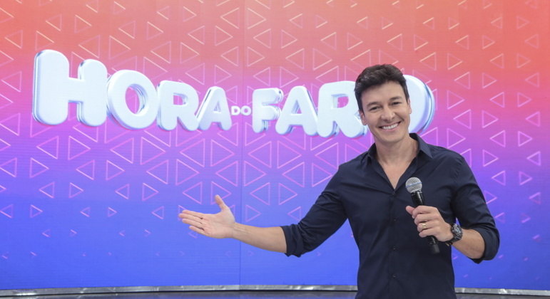 Rodrigo Faro comanda o Hora do Faro nas tardes de domingo da Record TV