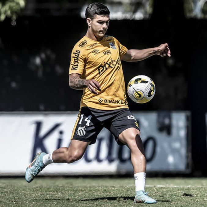 O volante uruguaio Rodrigo Fernández durante treino no CT Rei Pelé