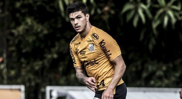 Rodrigo Fernández deve voltar ao Santos após superar desconforto muscular
