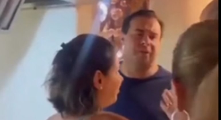 Rodrigo Maia é hostilizado em restaurante de resort; veja vídeo