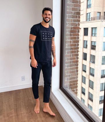 Na terça-feira (5), Mussi respondeu a comandos e abriu um dos olhos. Segundo comunicado emitido pelos familiares, o influenciador 'está reagindo'. 'Rodrigo Mussi respondeu a comandos balançando a cabeça, abriu um dos olhos por um tempo e logo voltou a dormir. Ele está reagindo, com sede de viver. Continua, Rodrigo, estamos com você', informou a nota