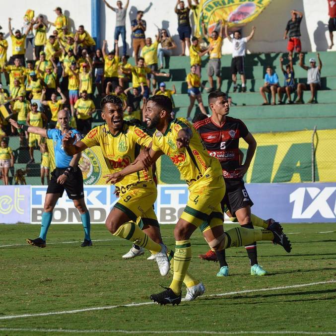 Rodrigo Sam comemora seu gol contra o Atlético Cearense