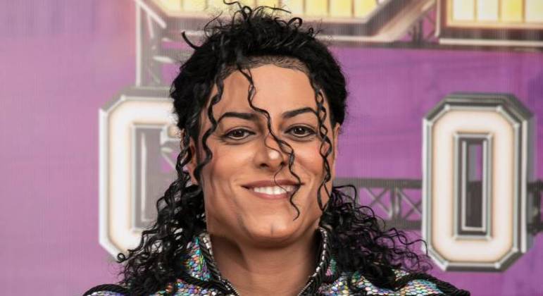 O intérprete de Michael Jackson se apresentou ao lado dos integrantes originais do Rei do Pop 