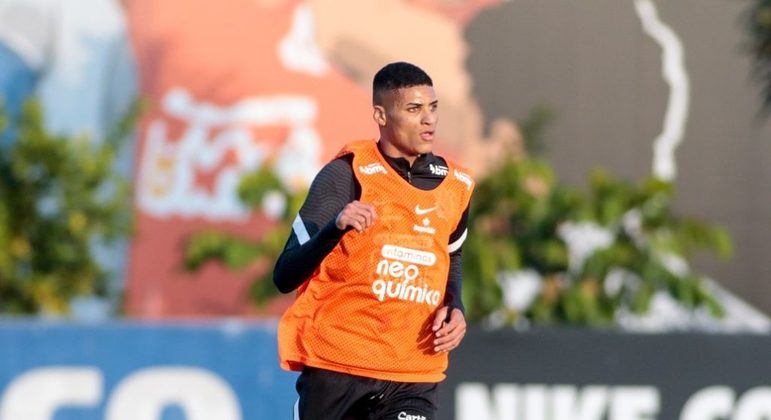 Atacante Rodrigo Varanda em treino pelo Corinthians