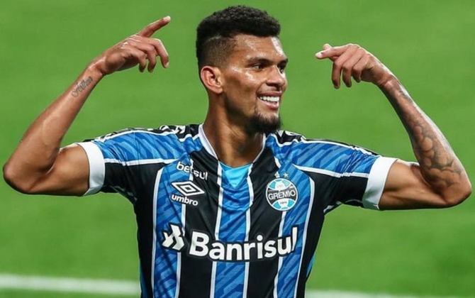 Rodrigues - Zagueiro - 24 anos - Contrato com o Grêmio até 31/12/2024