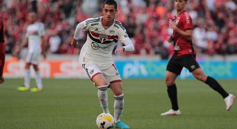 Rodriguinho em partida pelo São Paulo