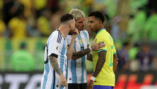 Pai do atacante Rodrygo ironiza Messi após bate-boca no jogo da seleção: 'Santinho' 