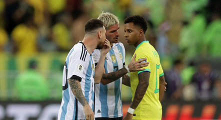 Rodrygo discutiu com Messi e De Paul antes da partida
