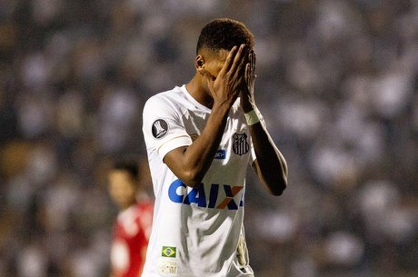 Rodrygo, do Santos, no jogo contra o Independiente