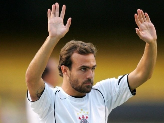 Roger foi uma das estrelas que a MSI trouxe para o Corinthians. Com dinheiro russo
