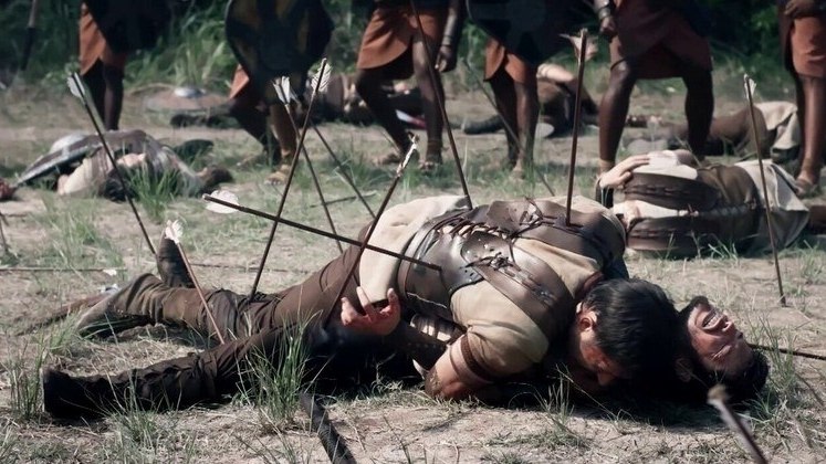 Morte de Urias em O Pecado, por Marcelo Arnal e Mario Bregieira  Na reta final da sétima temporada, consumido pela culpa após se entregar ao Pecado com Bateseba (Paloma Bernardi), Davi (Cirillo Luna) envia uma ordem a Joabe (Mario Bregieira) para que Urias (Roger Gobeth) vá para o front da guerra, o que era uma sentença de morte. Sama (Marcelo Arnal) tenta impedir ao ir junto com o amigo, o que o leva a ser atingido em combate.'Fiquei um bom tempo sem falar com ninguém, só me concentrando. Foi uma cena que eu também não conseguia parar. A gente deu uma relaxada no set para que eu pudesse voltar e repetir, de tão forte que foi para mim. Foram alguns dias gravando em lugares diferentes. Foi uma das cenas mais bonitas. A direção encontrou um lugar de suspense na morte do Urias, pois não se sabia se o Sama tinha morrido também', revelou Marcelo Arnal.'Toda a sequência foi muito emocionante. Chorei muito. Essa cena foi muito incrível, é um misto de emoções que exigiu muito e foi gratificante', completou Mario Bregieira.