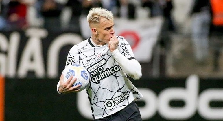 Torcida pede troca entre Marinho e Róger Guedes