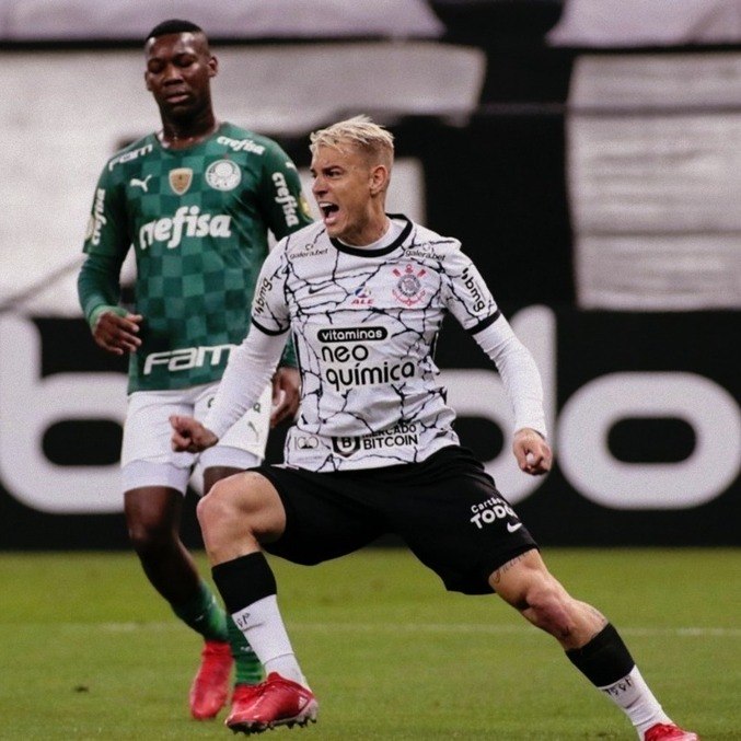 Róger Guedes comemora gol marcado contra o Palmeiras em 2021