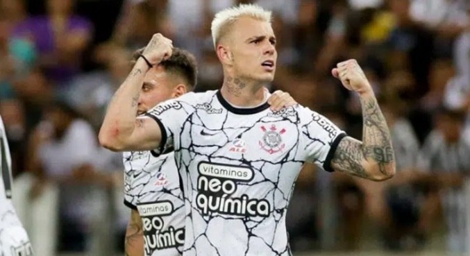 Róger Guedes comemorando mais um gol marcado pelo Corinthians