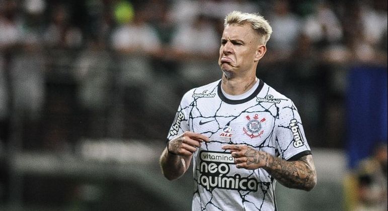 [ENQUETE] Você é a favor de Róger Guedes no time titular deste domingo?