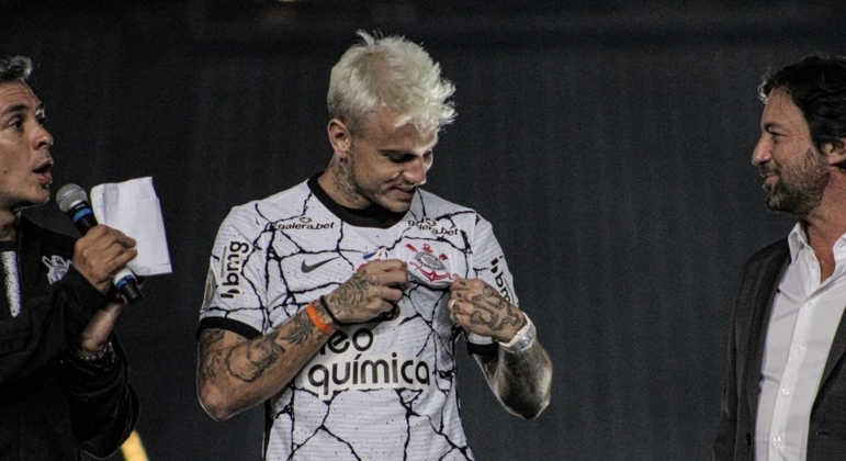 Corinthians, em momento de decisão, tenso. Por conta de Róger Guedes e Vítor Pereira