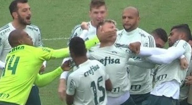 Palmeiras afasta assédio de russos por Róger Guedes e diz 'não