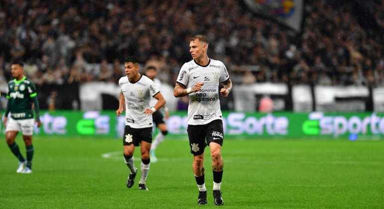 Roger Guedes marcou 80% dos gols do Corinthians contra o Palmeiras desde que foi contratado