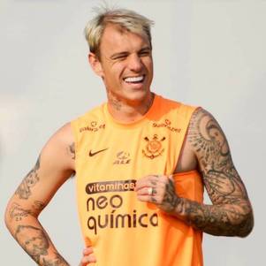Róger Guedes em pausa de treino