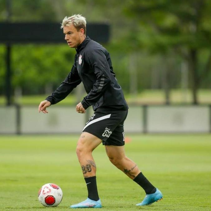 Atacante Róger Guedes durante treino no CT Joaquim Grava