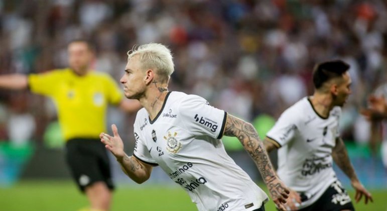 Atacante Róger Guedes comemora gol de empate do Corinthians no Maracanã