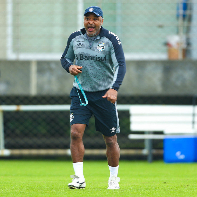 Roger Machado comanda treino do Grêmio
