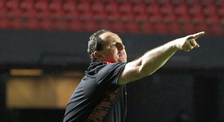 Rogério Ceni foi contratado para buscar a Libertadores. Terá de fugir do rebaixamento